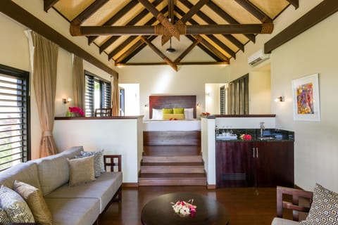 Oceanfront Pool Villa | Living area