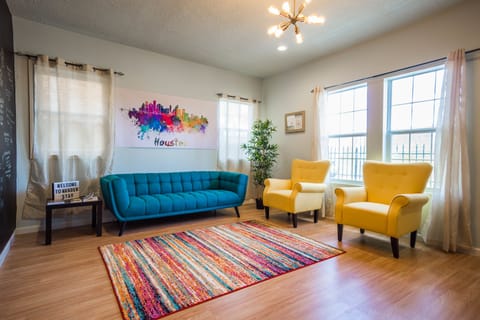 1 Bed in Houston Sports Team Room (4-Person Shared Dorm) | Iron/ironing board, free WiFi, bed sheets