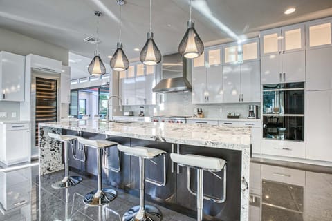 Gorgeous, large modern kitchen w/ gas range, built-in oven, wine cooler & island