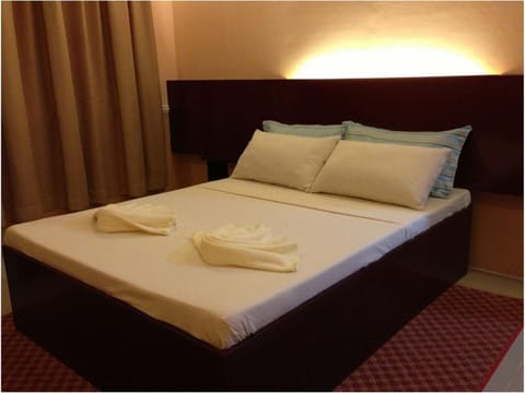 Standard Double Room | Rollaway beds, bed sheets