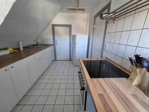 Basic Studio, Private Bathroom, City View (Studio) | Shared kitchen