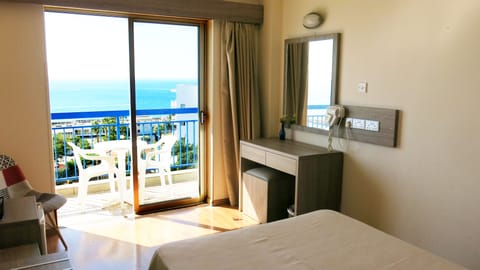 Single Room, Sea View | In-room safe, soundproofing, iron/ironing board, free cribs/infant beds