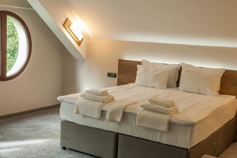 Studio | Minibar, iron/ironing board, free cribs/infant beds, free WiFi
