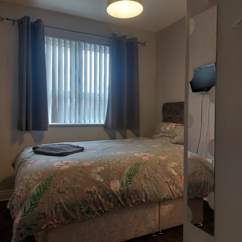 Double Room (Small) | Free WiFi, bed sheets