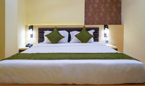 Deluxe Room | Desk, iron/ironing board, free WiFi, bed sheets