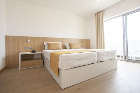 Double or Twin Room, Non Smoking | Egyptian cotton sheets, premium bedding, memory foam beds, minibar