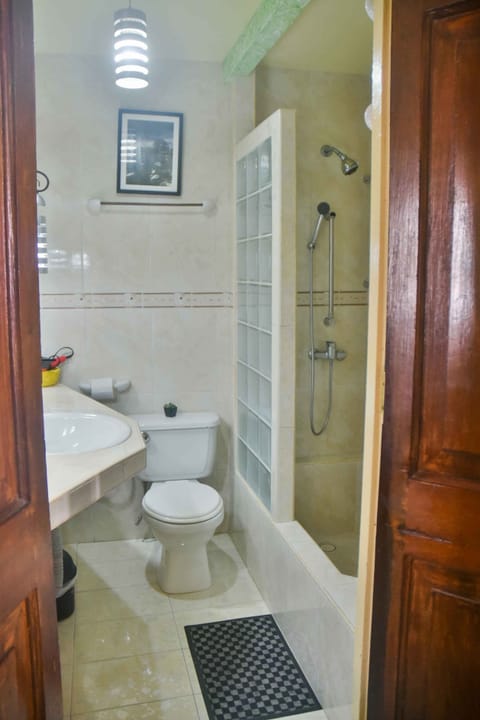 Triple Room, Multiple Beds, Non Smoking | Bathroom | Shower, rainfall showerhead, towels
