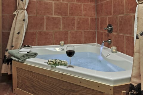 Room, 1 King Bed, Mountain View | Private spa tub