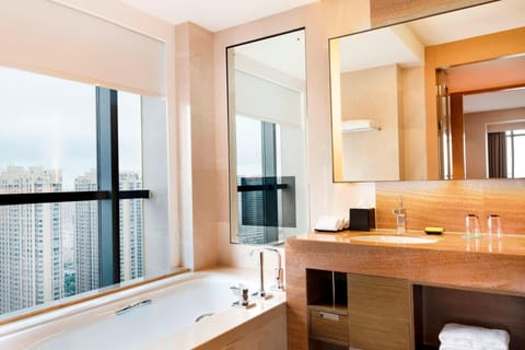 Junior Suite, 1 Bedroom | Bathroom | Separate tub and shower, jetted tub, free toiletries, hair dryer