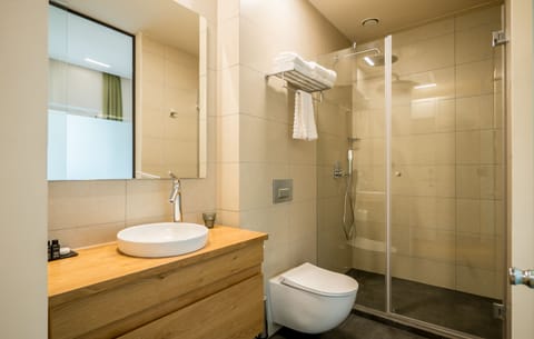 Classic Double Room, 1 Double Bed, Patio, Ground Floor | Bathroom | Shower, rainfall showerhead, free toiletries, hair dryer
