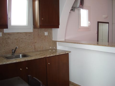 Studio | Private kitchen | Fridge, stovetop, electric kettle, cookware/dishes/utensils