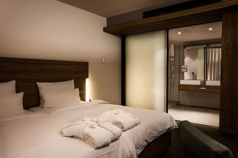 Deluxe Double Room | Minibar, in-room safe, desk, soundproofing