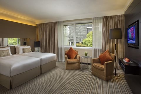 Presidential Suite | Hypo-allergenic bedding, in-room safe, desk, blackout drapes