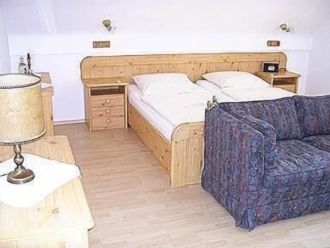 Desk, free cribs/infant beds, rollaway beds, free WiFi