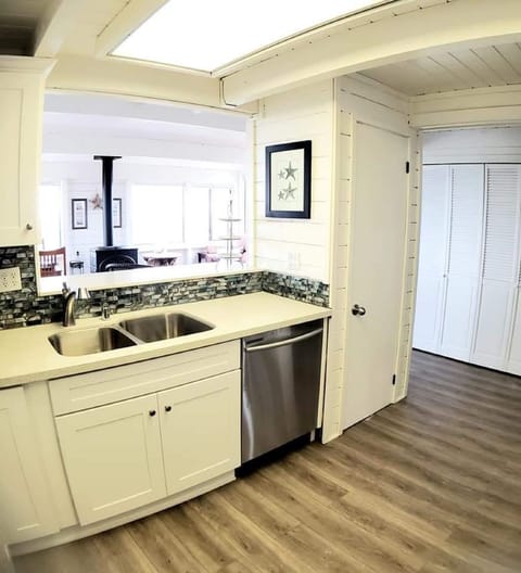 Newly Updated kitchen with quartz countertops