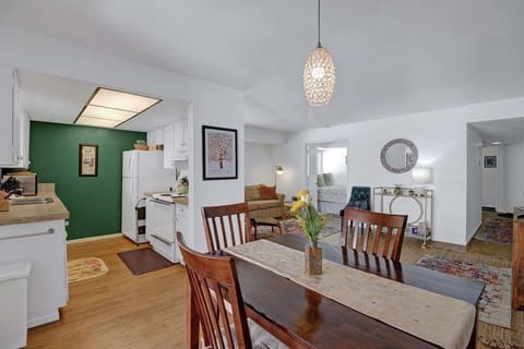 DINING ROOM REVERSE - Oranj Palm Vacation Homes.jpg