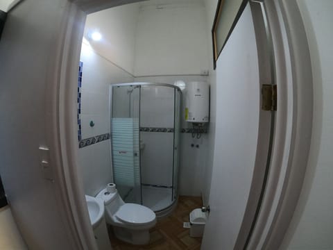 Deluxe Room, 1 Bedroom | Bathroom | Shower, free toiletries, towels