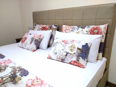 Grand Apartment, 1 King Bed, Kitchen, Garden View | 1 bedroom, Egyptian cotton sheets, premium bedding, pillowtop beds