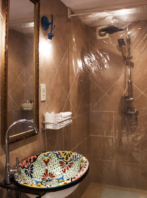 Standard Room, Multiple Beds | Bathroom | Shower, rainfall showerhead, free toiletries, hair dryer