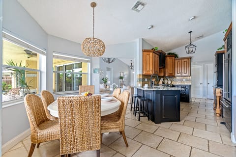 Informal dining area right next to the kitchen, great for breakfast and meals.