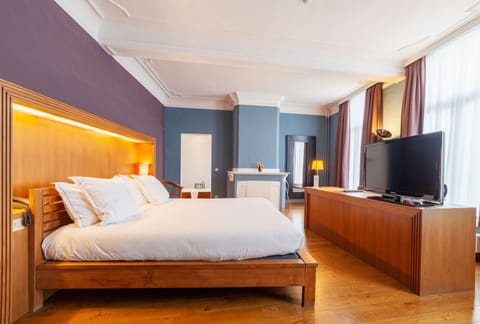 Signature Double Room | In-room safe, desk, laptop workspace, soundproofing