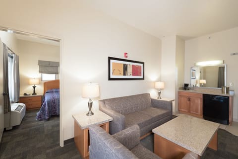 Junior Suite, 1 Queen Bed | Iron/ironing board, rollaway beds, free WiFi, bed sheets