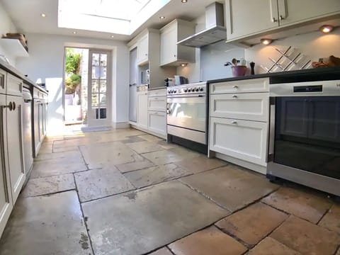 Family Cottage, Private Bathroom (The Crook) | Shared kitchen