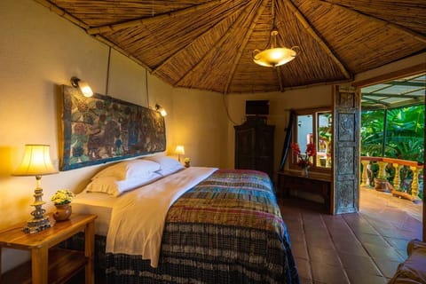 Design Yurt, lake view, 1king bed (Lion) | Premium bedding, down comforters, pillowtop beds, free WiFi