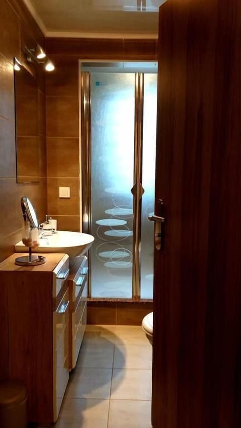 Shower, free toiletries, hair dryer, bathrobes