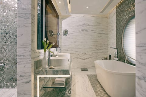 Royal M Suite | Bathroom | Separate tub and shower, free toiletries, hair dryer, slippers