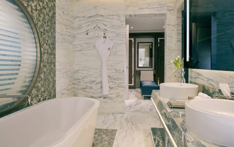 Royal M Suite | Bathroom | Separate tub and shower, free toiletries, hair dryer, slippers