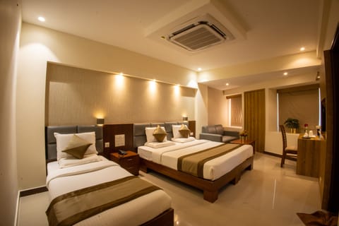 Deluxe Rooms | 1 bedroom, Egyptian cotton sheets, premium bedding, desk