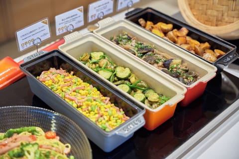 Daily buffet breakfast (JPY 2420 per person)