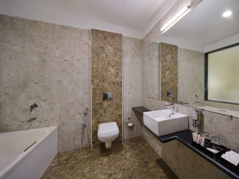 Premier Room with Sit-out | Bathroom | Shower, hair dryer, towels