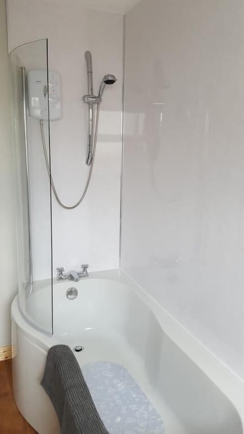 Standard Townhome, Multiple Beds, Non Smoking | Bathroom | Towels