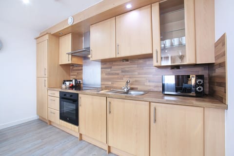 Standard Apartment, 1 Bedroom | Private kitchen | Full-size fridge, microwave, oven, stovetop