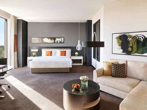 Junior Suite, 1 King Bed | Premium bedding, minibar, in-room safe, desk