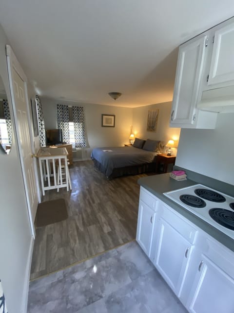 Comfort Cabin | 1 bedroom, blackout drapes, iron/ironing board, rollaway beds