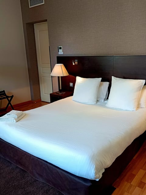 Double Room (Mimosa) | Desk, blackout drapes, soundproofing, iron/ironing board