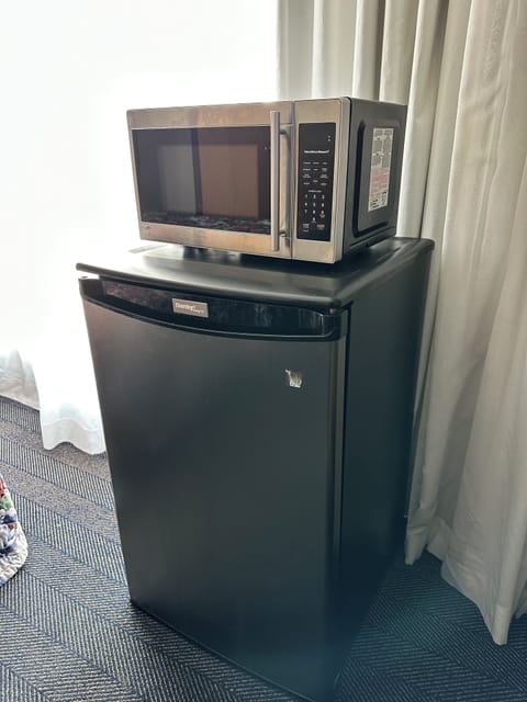 Deluxe Suite, 1 Queen Bed, Jetted Tub | 1 bedroom, desk, laptop workspace, blackout drapes