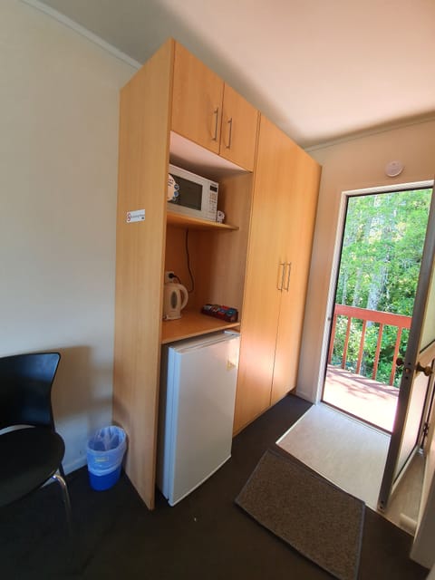 Twin Studio | Desk, iron/ironing board, free WiFi, bed sheets