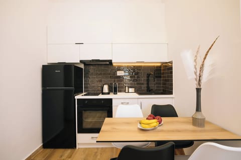 Executive Suite | Premium bedding, pillowtop beds, in-room safe, individually decorated