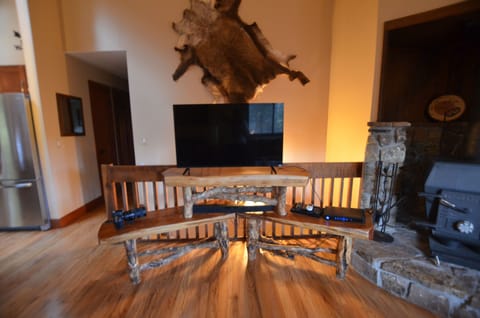 Big screen TV, DVD player, cable, wood burning stove internet and rustic décor.