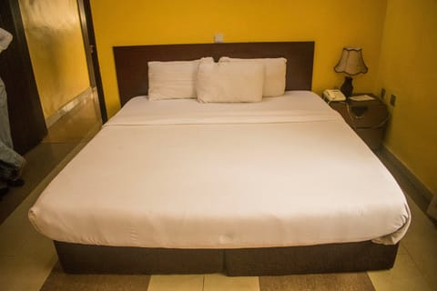 Standard Suite, 1 Double Bed | Desk, free WiFi, bed sheets