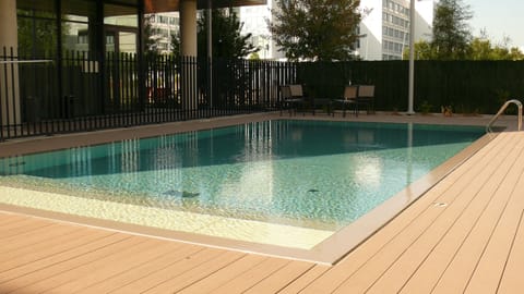 Seasonal outdoor pool, open 6:00 AM to 10:00 PM, sun loungers