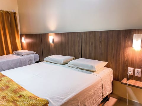 Triple Room | Minibar, in-room safe, free WiFi, bed sheets