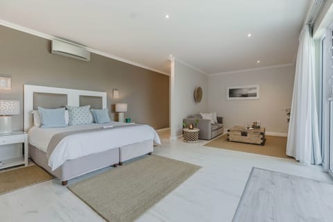 Luxury Suite | 1 bedroom, premium bedding, minibar, in-room safe