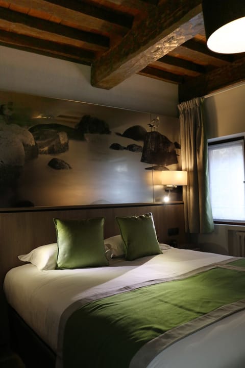Double Room (Mouton Blanc) | Desk, blackout drapes, free WiFi, bed sheets