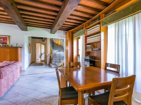 Table, Furniture, Wood, Chair, Building, Flooring, Floor, Wood Stain, Hardwood, Window