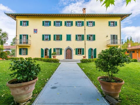 Plant, Cloud, Sky, Property, Flowerpot, Window, Building, Land Lot, Grass